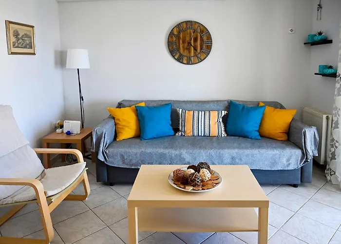 Melrose Maisonette By The Sea
