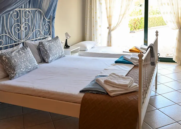Melrose Maisonette By The Sea